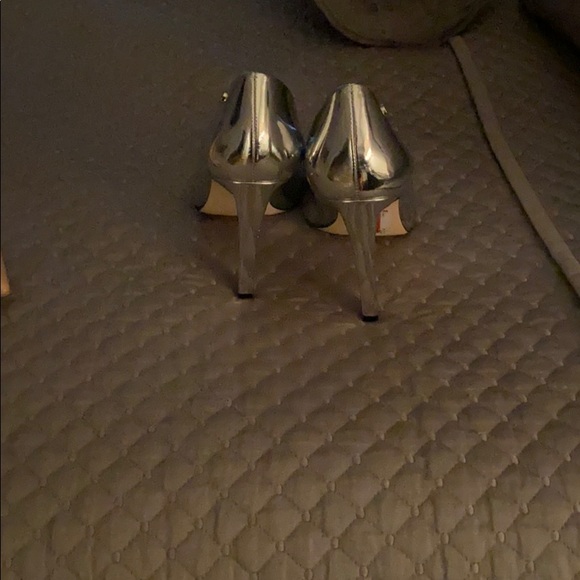 High Heels - Picture 3 of 3